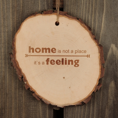 Baumscheibe "Home is not a place it's a feeling"