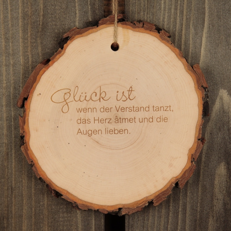 Baumscheibe "Glück ist wenn der Verstand tanzt, das Herz atmet und die Augen lieben."