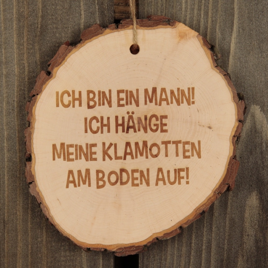 Baumscheibe "Ich bin ein Mann, ich hänge Klamotten AM BODEN AUF!"