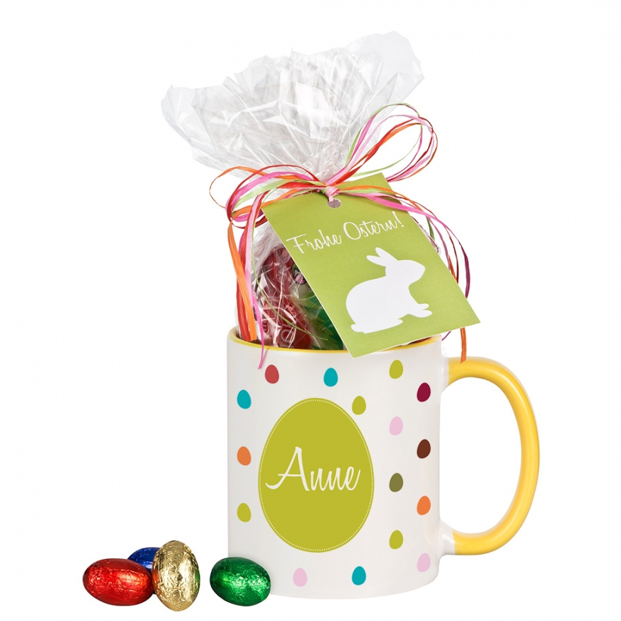 Ostertasse mit Wunschnamen und Schokolade