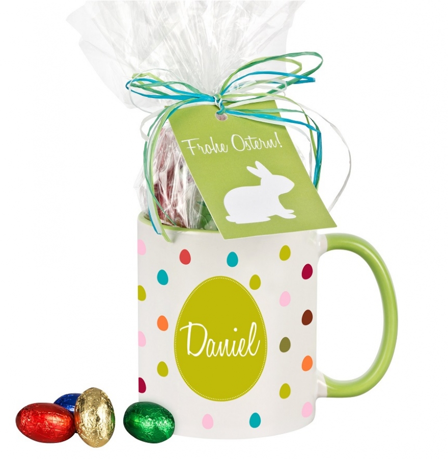 Ostertasse mit Wunschnamen und Schokolade