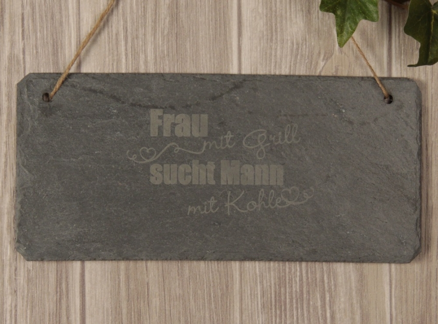 Schieferschild "Frau mit GRILL, sucht Mann mit KOHLE"
